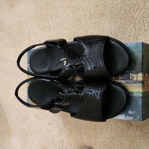 SAS Suntimer Tripad Comfort Womens Slingback Sandals Size 6.5 W Black Croc Print